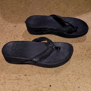 Vionic women high tide sandal podiatrist design black